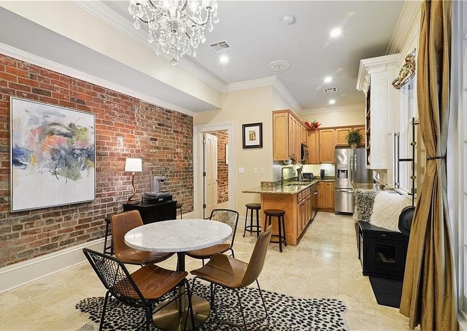 828 Saint Charles Ave #11 - Photo 4 of 18