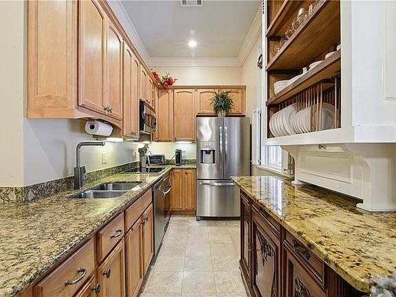 828 Saint Charles Ave #11 - Photo 5 of 18
