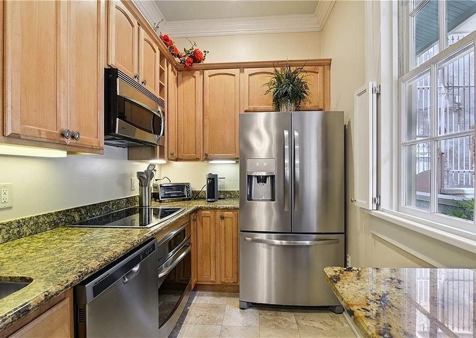 828 Saint Charles Ave #11 - Photo 6 of 18