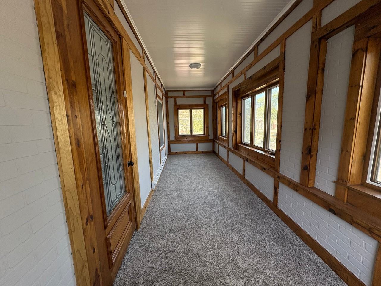 1239 Knox Ave N - Photo 5 of 24