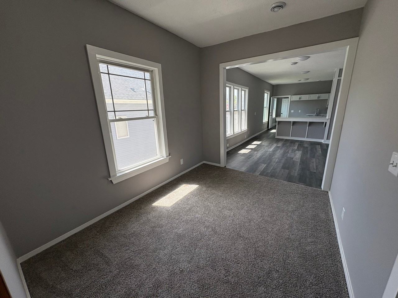 1239 Knox Ave N - Photo 7 of 24