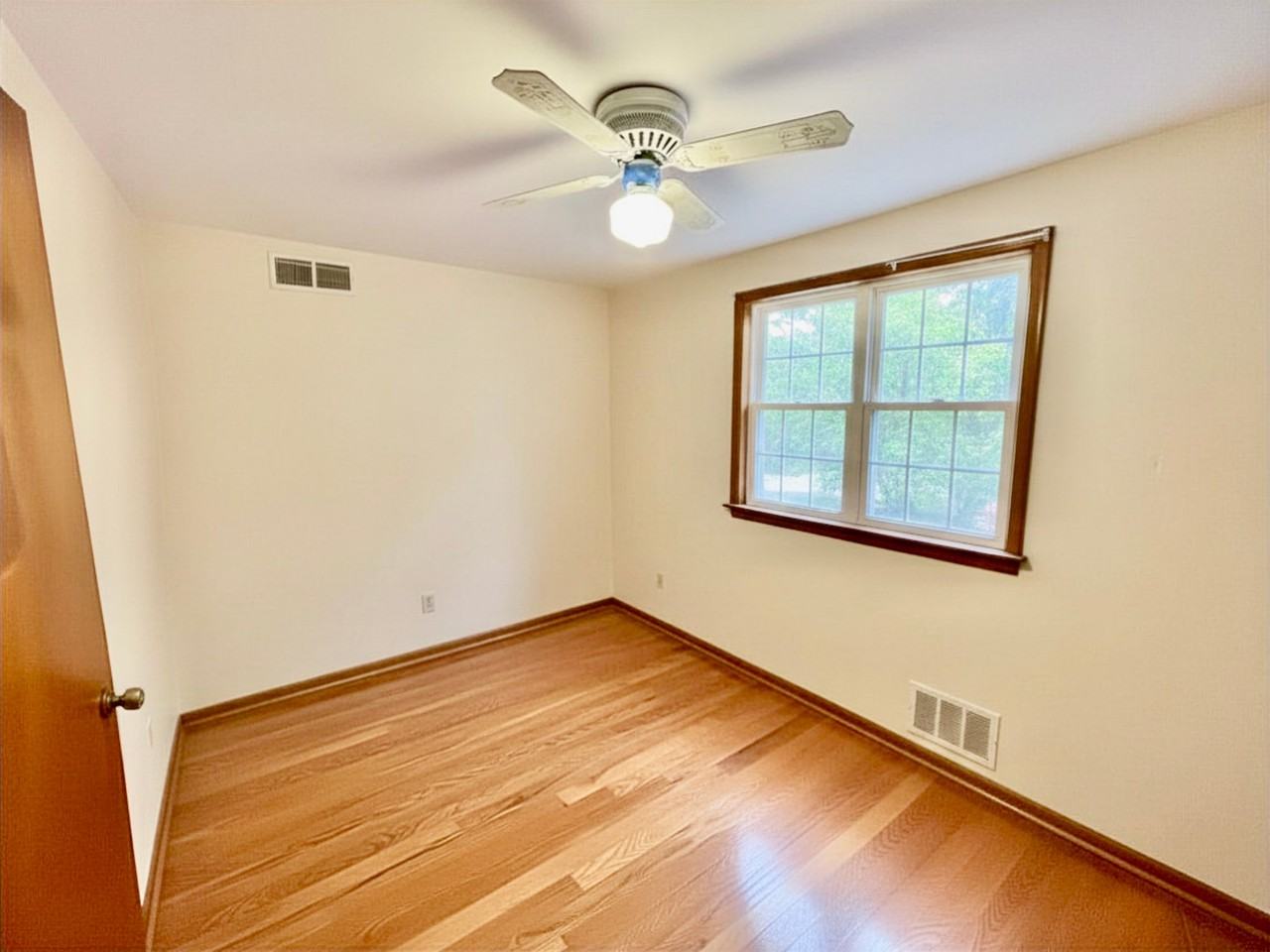 227 Sunshine Dr - Photo 3 of 19