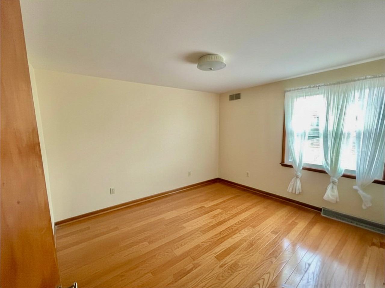 227 Sunshine Dr - Photo 4 of 19