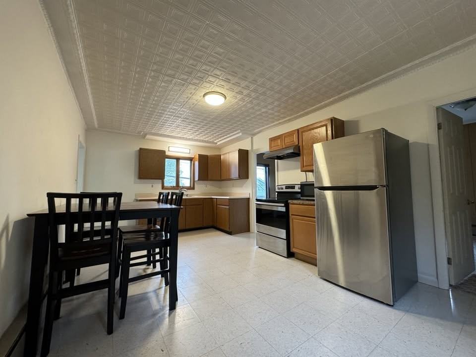 56 Laurier St - Photo 6 of 20