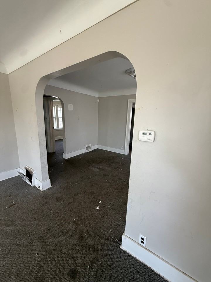 521 E Marengo Ave - Photo 2 of 8