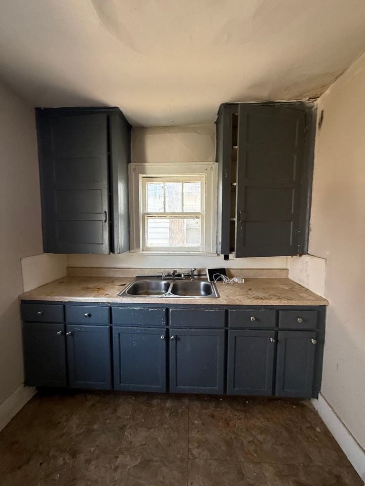 521 E Marengo Ave - Photo 5 of 8