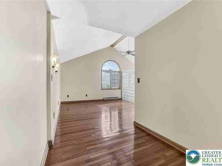 6404 Fir Rd - Photo 3 of 20