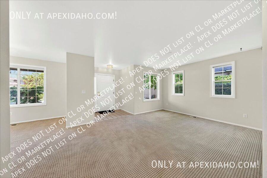 325 Creekside Pl - Photo 6 of 44