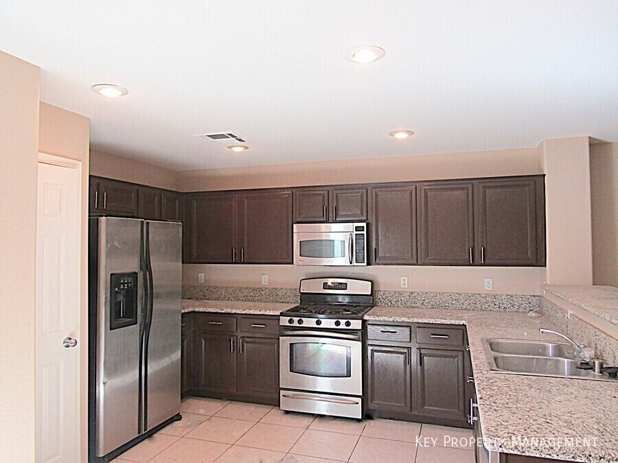 11947 Camden Brook St - Photo 6 of 15
