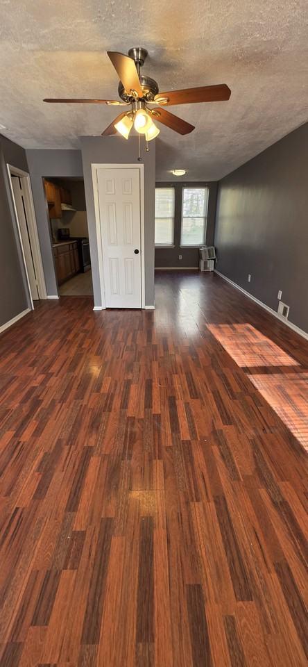 907 N Rosedale St - Photo 2 of 13