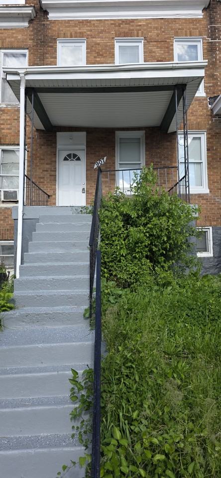 907 N Rosedale St - Photo 3 of 13