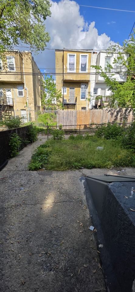 907 N Rosedale St - Photo 7 of 13