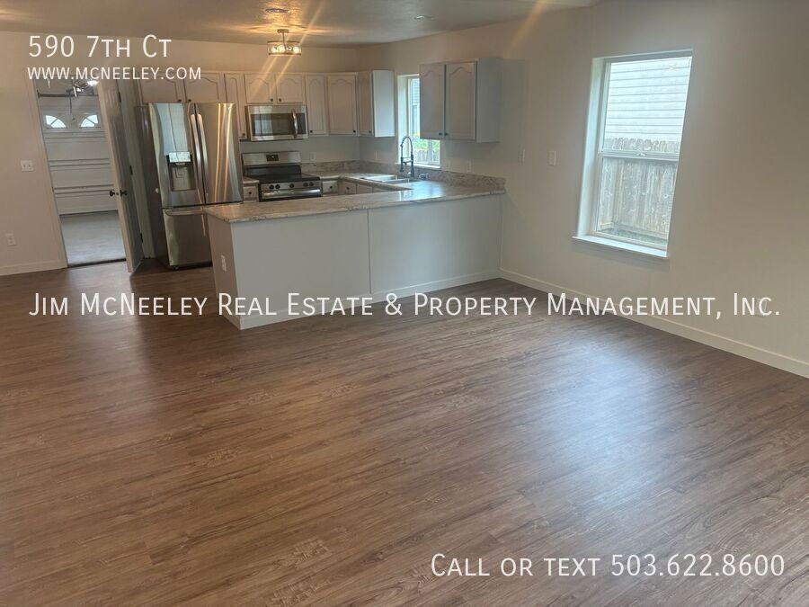 590 7th Ct - Photo 4 of 27