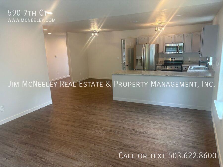 590 7th Ct - Photo 5 of 27