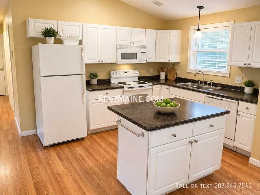 215 Pine St #A - Photo 2 of 15