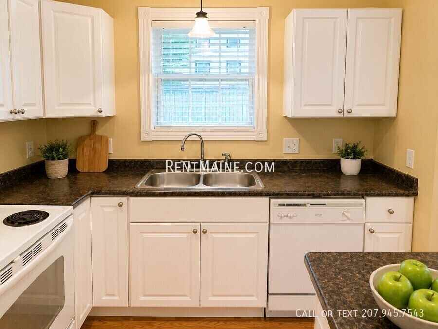 215 Pine St #A - Photo 3 of 15