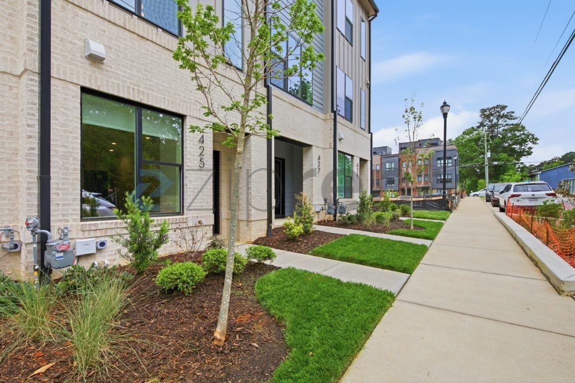 425 S Walker St - Photo 4 of 50