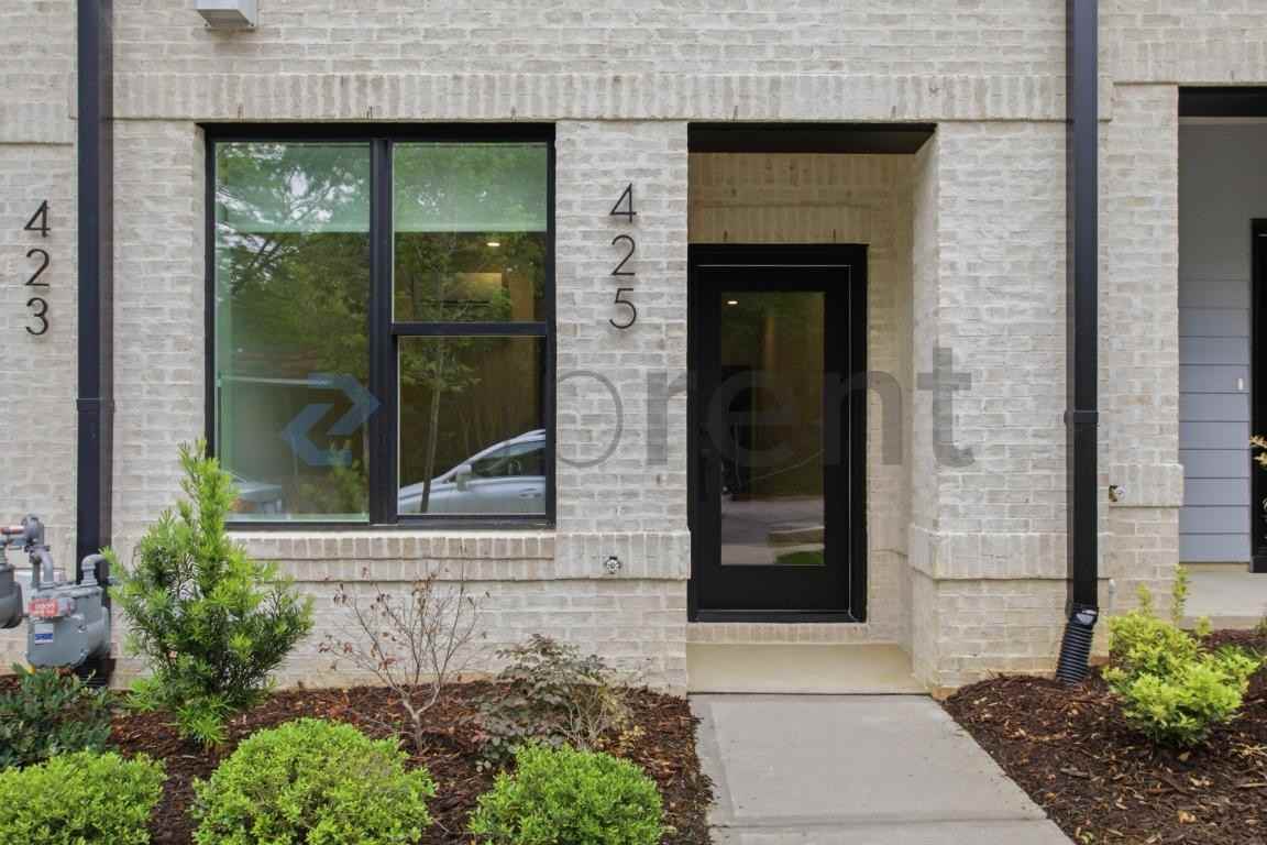425 S Walker St - Photo 5 of 50
