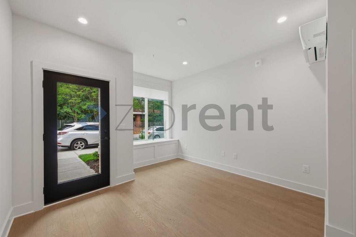 425 S Walker St - Photo 6 of 50