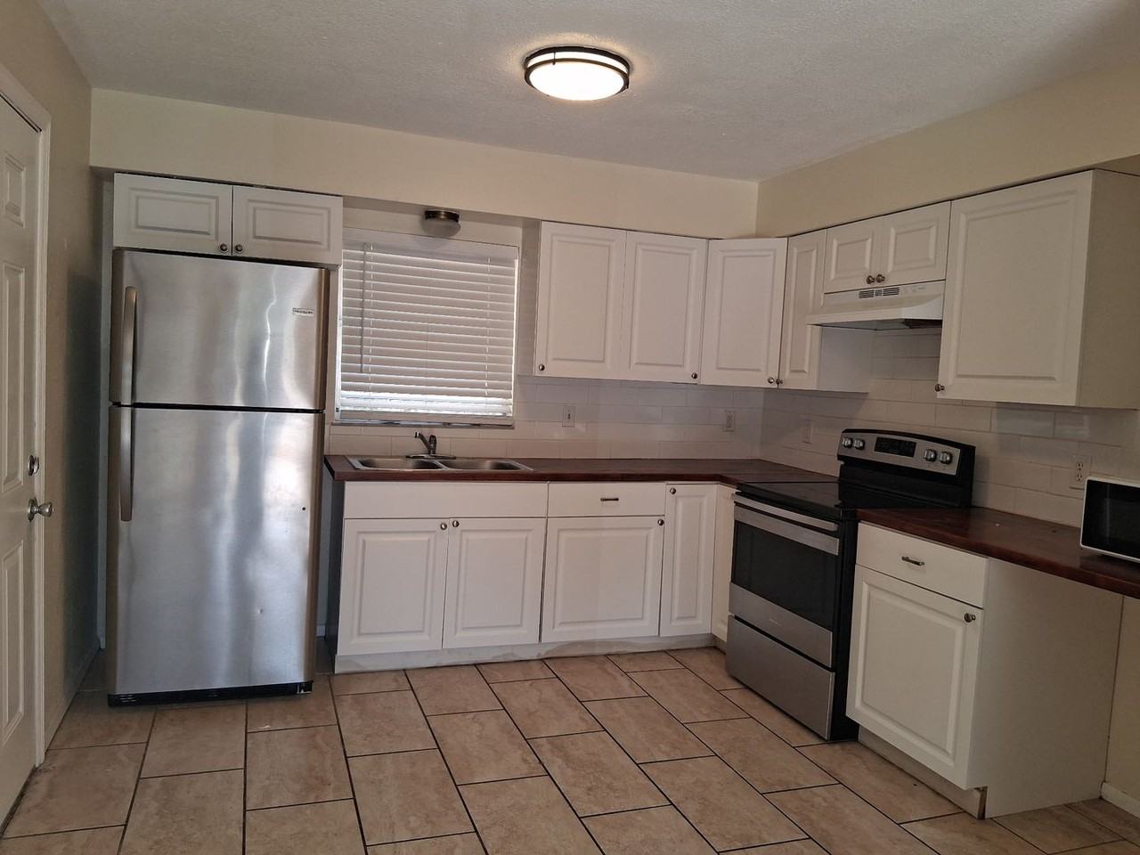4845 20th St - Photo 2 of 7
