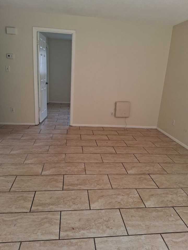 4845 20th St - Photo 3 of 7
