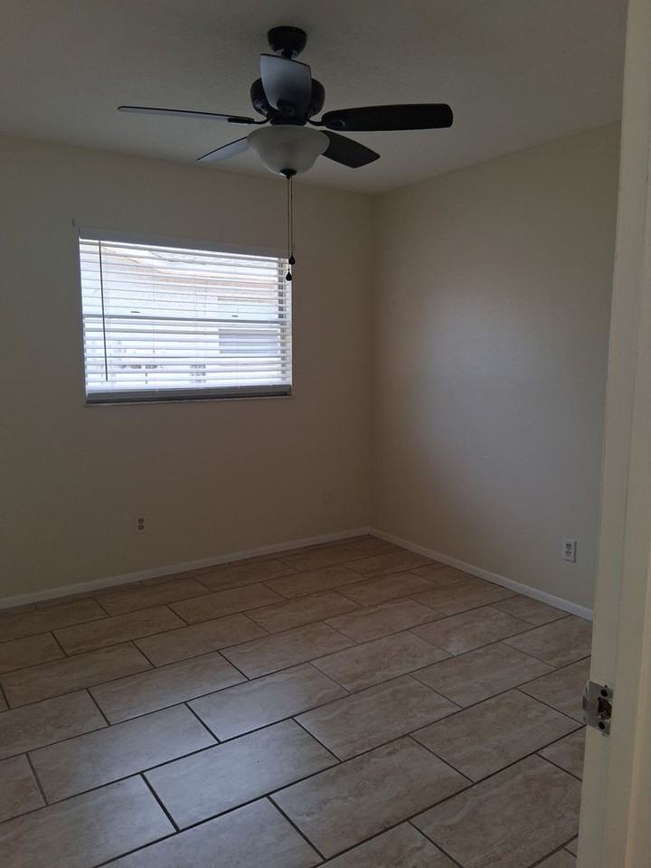 4845 20th St - Photo 4 of 7