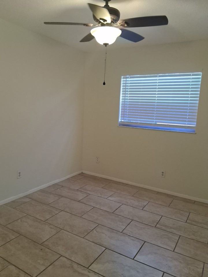 4845 20th St - Photo 5 of 7
