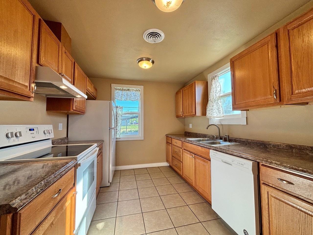 4216 E Princeton Ave - Photo 5 of 16