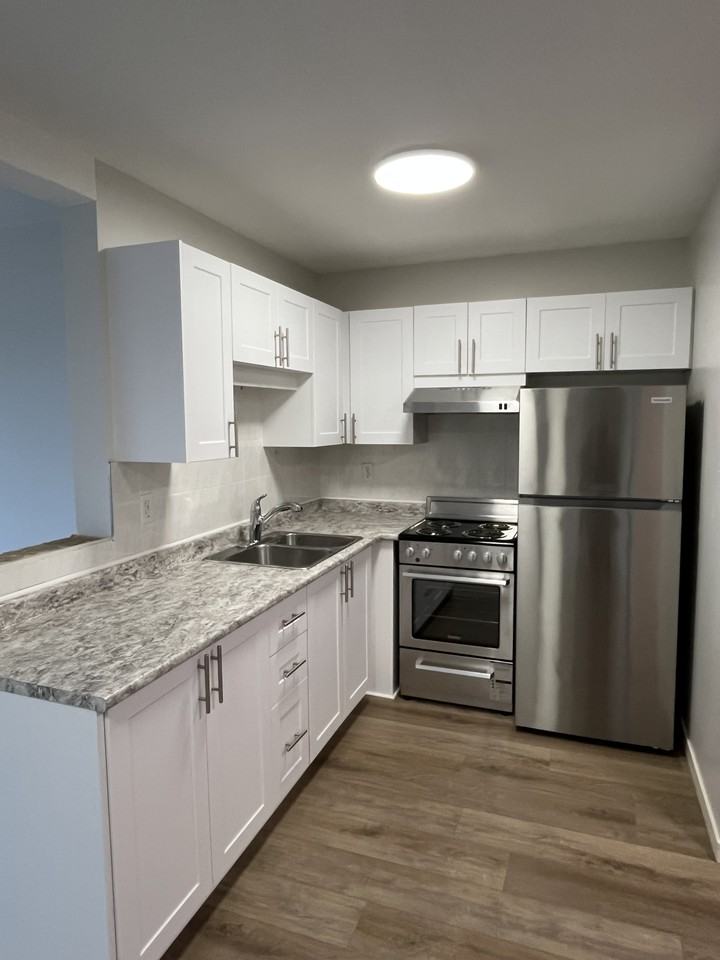 490 9 Avenue - Photo 3 of 9