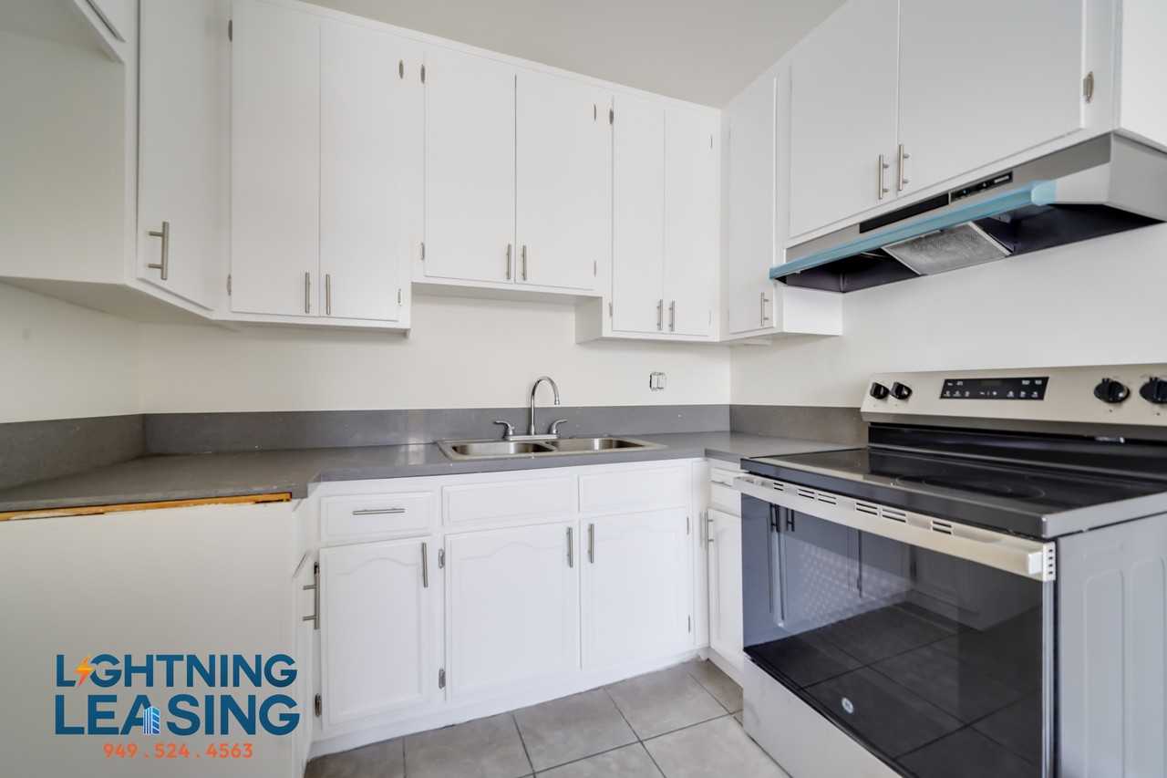 359 S Commonwealth Ave #2A - Photo 6 of 23