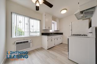 14765 1/2 Delano St #11A - Photo 1 of 1