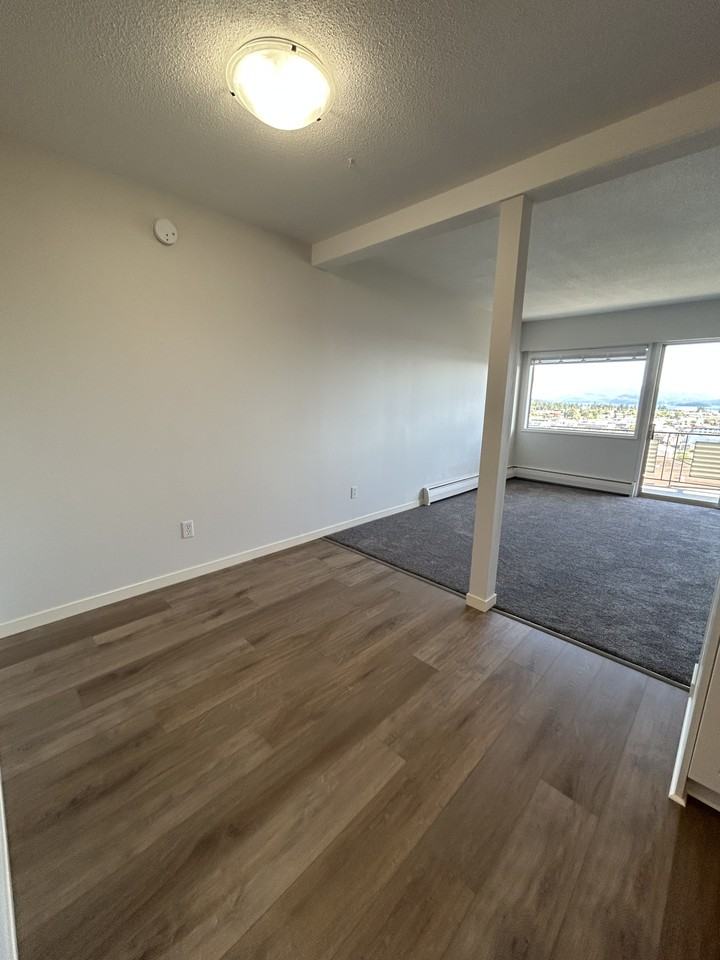 490 9 Avenue - Photo 4 of 9