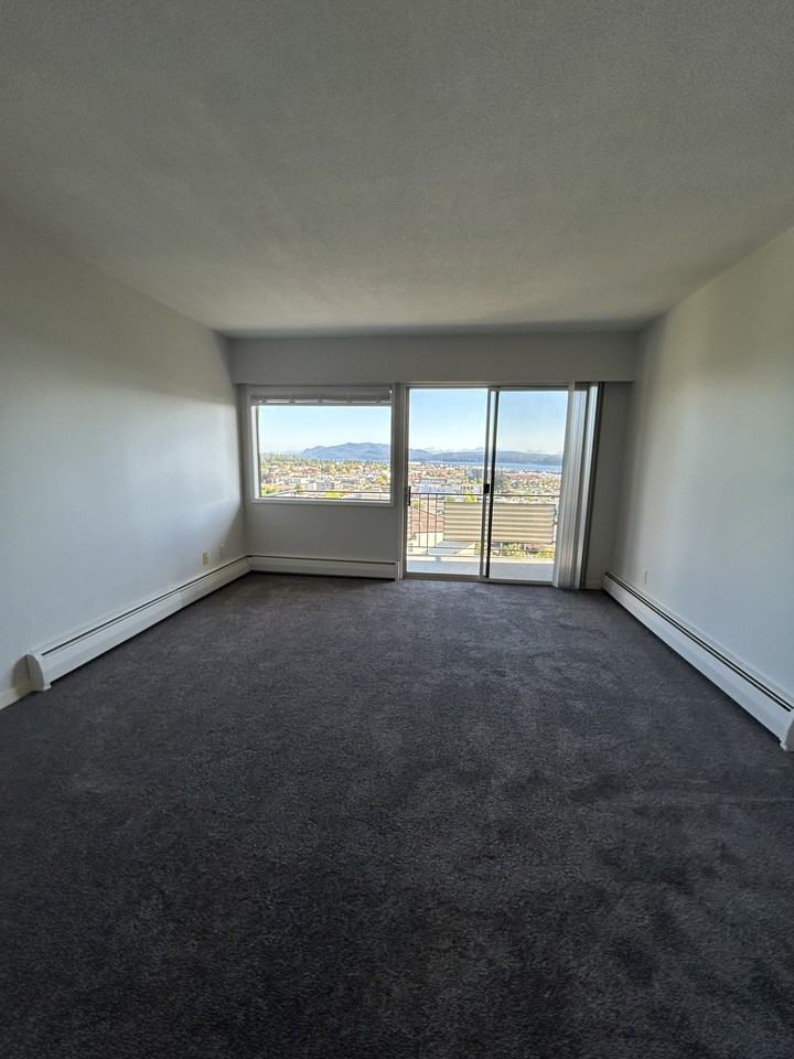 490 9 Avenue - Photo 5 of 9