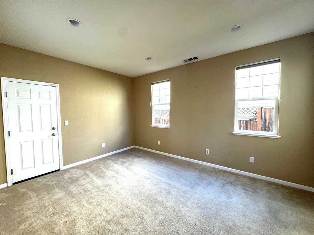 1669 Marina Way - Photo 5 of 38