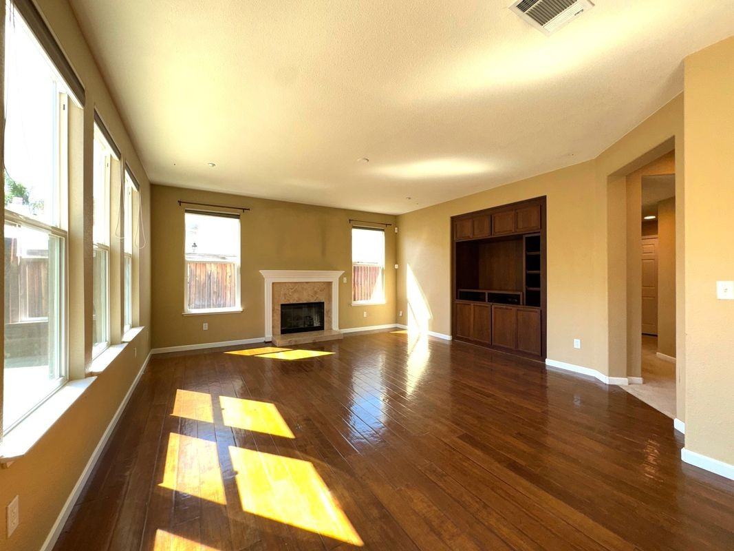 1669 Marina Way - Photo 6 of 38