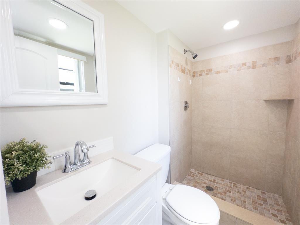 3256 Nw 104th Ave - Photo 5 of 8