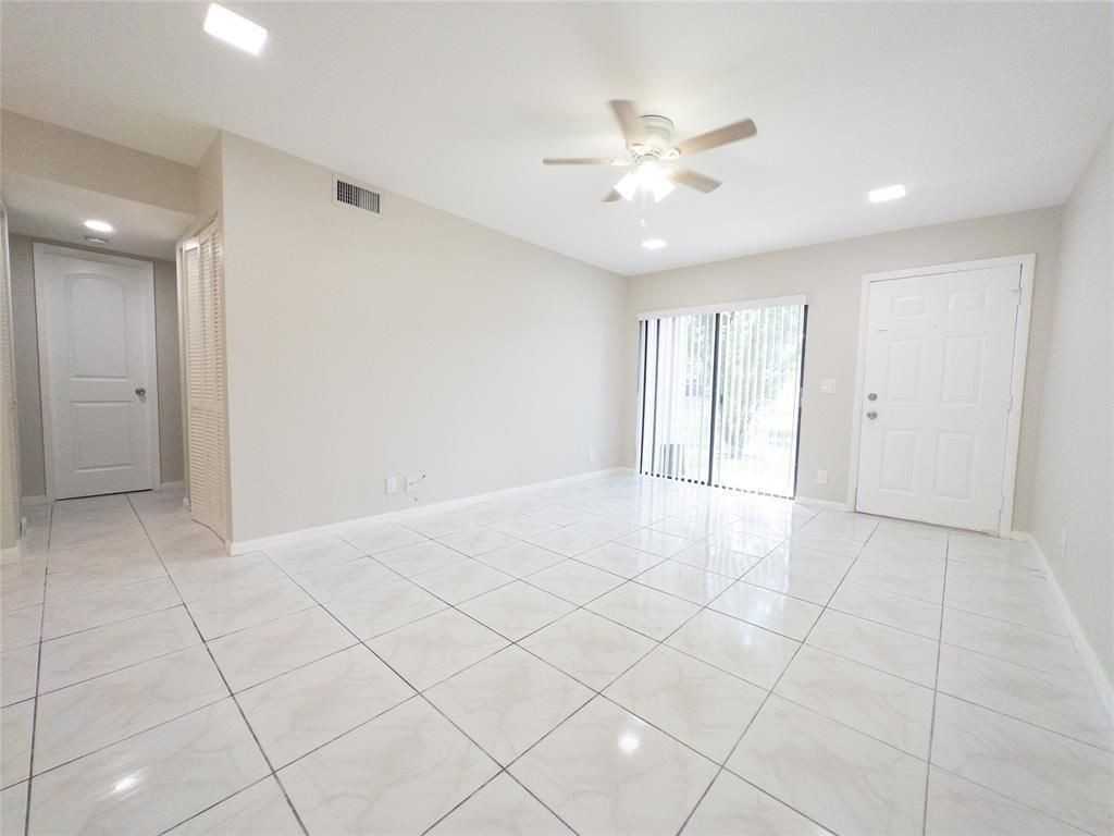 3256 Nw 104th Ave - Photo 6 of 8