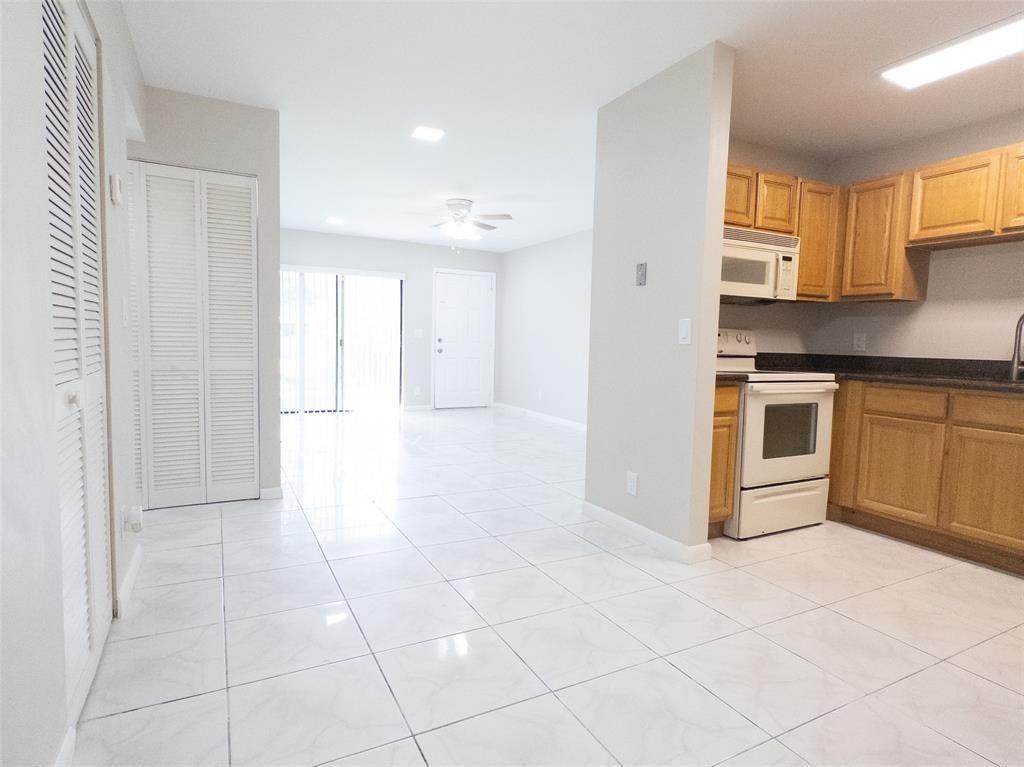 3256 Nw 104th Ave - Photo 7 of 8