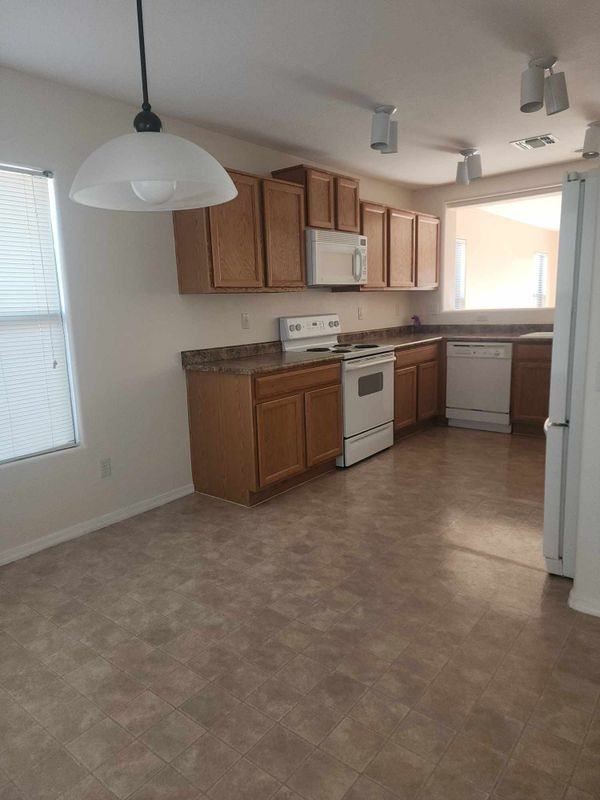 43811 W Elizabeth Ave - Photo 6 of 8