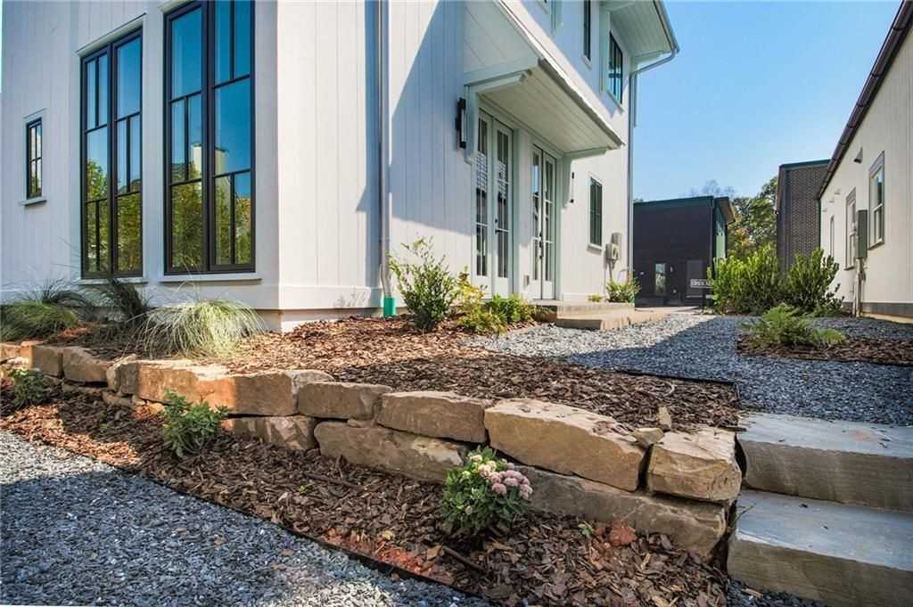135 Carlyle Ln - Photo 3 of 22