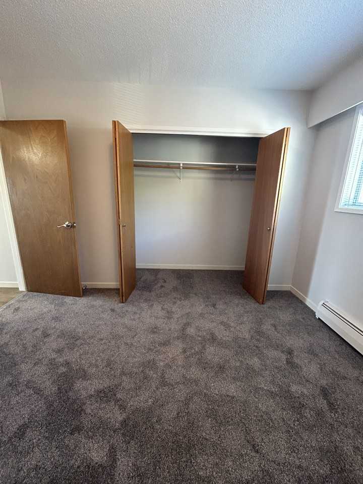 490 9 Avenue - Photo 7 of 9