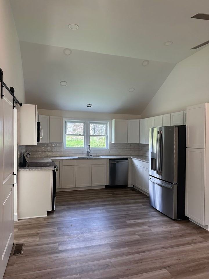 1915 Wells Dr - Photo 2 of 3