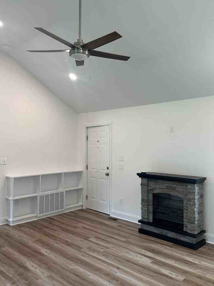 1915 Wells Dr - Photo 3 of 3