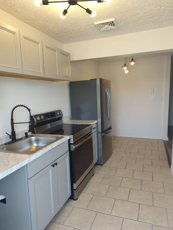 2015 Duncan Ave #B - Photo 4 of 15