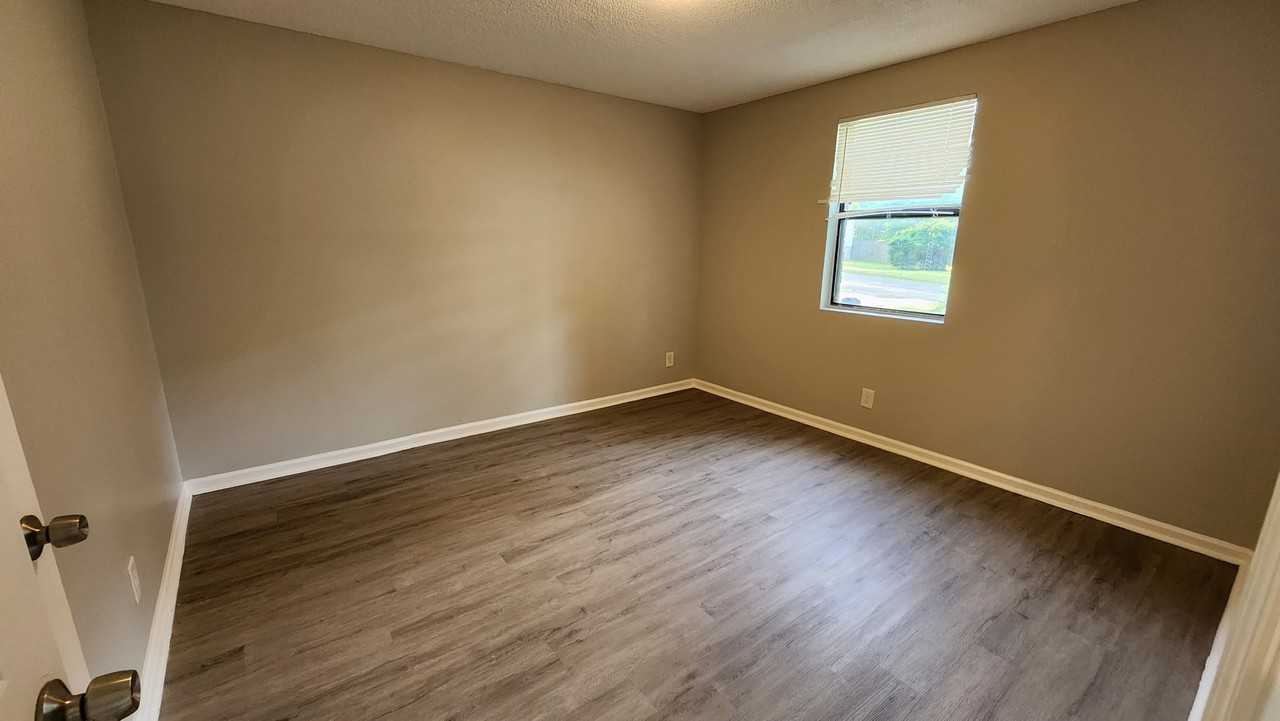 1505 Rosedale Ave - Photo 3 of 10