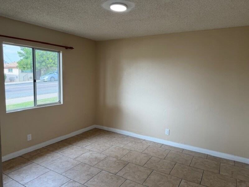 1609 Grove St #B - Photo 5 of 42