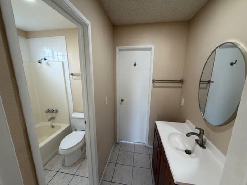1609 Grove St #B - Photo 6 of 42