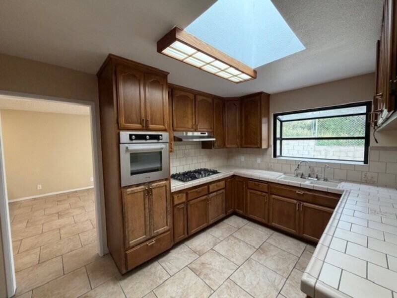 1609 Grove St #B - Photo 2 of 40