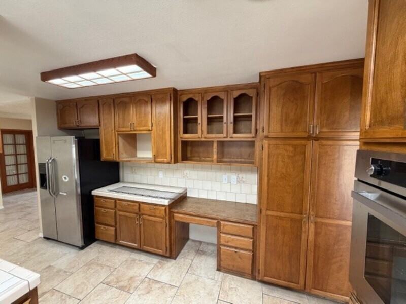 1609 Grove St #B - Photo 4 of 40