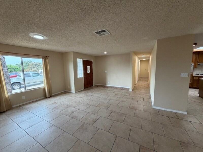 1609 Grove St #B - Photo 7 of 40